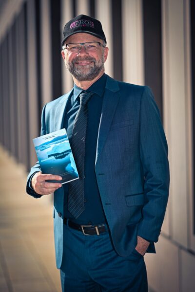 Autor_Volker_Feyerabend_Buch_AlleinMitDirInDeinerArktis_vertical